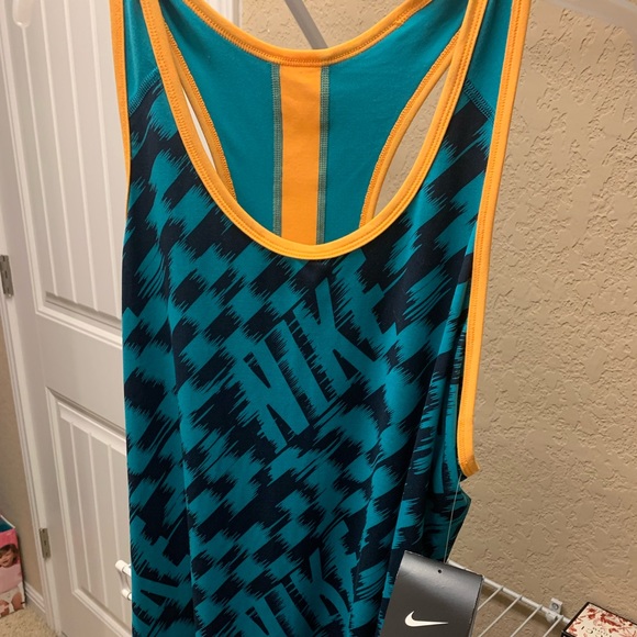 New nike top,size XL - Picture 1 of 6